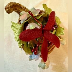 AVON JEWELRY—1992 Fall Cornucopia Brooch. Used 🍂🍁🍂🍁🍂🍁